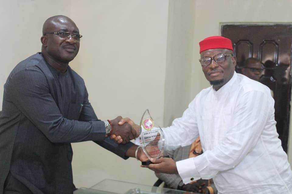 Ukah urges Nigeria to emulate Okowa’s integration strategy to better the country, gets AMASS’ Award of excellence for Outstanding performance