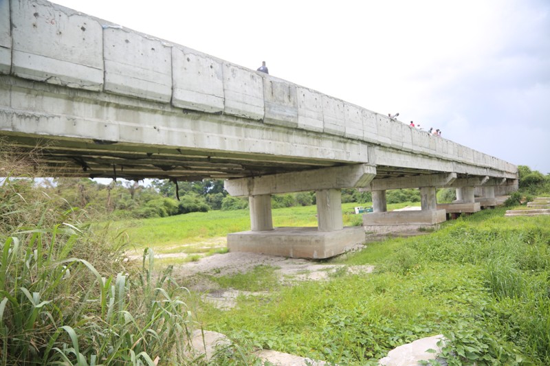 Happiness as Okowa links Ovwor, Effurun-Otor communities with historic bridge