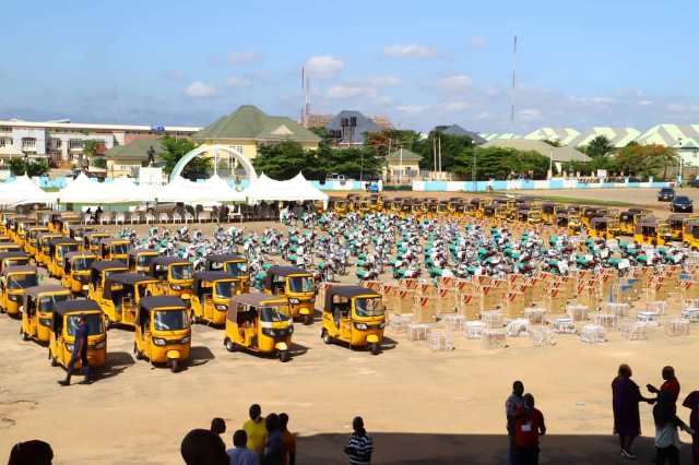 Elumelu distributes empowerment items worth over N300 million to 456 beneficiaries