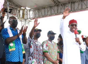 Governor Ifeanyi Okowa (right) addressing party faithful at the PDP Central Mega Rally at the Sapele Township Stadium. Saturday. With him are Senator James Manager (2nd left); Hon. Ndudi Elumelu (2nd right),and Chairman,PDP Delta State, Barr. Kingsley Esiso,( left) 