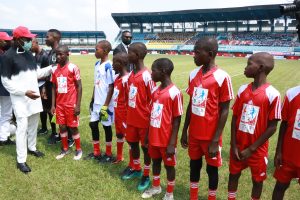 Delta Governor,Senator Dr. Ifeanyi Okowa( left) being introduced to the football team of Ogbe Primary school, Effurun, (2nd runner-up) in the 2021 finals of the Zenith Bank Delta Headmasters' cup shortly before the game at the Stephen Keshi Stadium, Asaba on Thursday.