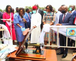 Delta Governor, Senator Dr. Ifeanyi Okowa (left), watches in excitement as his wife, Dame Edith (2nd right), presents some sewing items to Abada Stella, one of the 2021/2022 project GEST Graduands in Asaba on Thursday. With them is the Minorty Leader, Federal House of Representatives, Rt. Hon. Ndudi Elumelu (2nd left), and the member representing Ika North-East in the Delta State House of Assembly, Hon. Anthony Elekeokuri, (3rd left) 