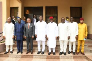 Delta Governor, Senator Dr. Ifeanyi Okowa (4th right), his Deputy, Deacon Kingsley Otuaro (4th left), Speaker, Delta State House of Assembly, Rt .Hon .Sheriff Oborevwori (3rd right), Secretary to the Government, chief Patrick Ukah (2nd right), and the newly sworn-in Senior Political Adviser to the Governor, Rt. Hon Funkekeme Solomon (3rd left), and 3 Special Advisers: Mr. Austin Ayemidejor (2nd left), Mr. Darlington Ijeh, (left), and Chief Emmanuel Onyeuku (right), shortly after they subscribed to the Oath of office in Government House, Asaba on Monday. PHOTOS: ENARUSAI BRIPIN