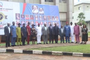 The legislators in group photograph.