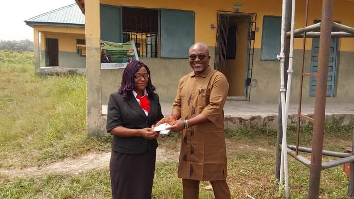 Ahon, with heart of gold pays enrollment fees for indigent students
