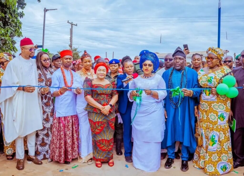 Deaconess Oborevwori inaugurates Issele-Uku Modern Market, says it’s a significant stride in grassroots development