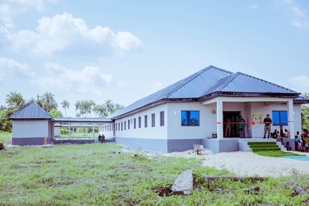 Oborevwori inaugurates new housing cluster in rebuilt Okuama community