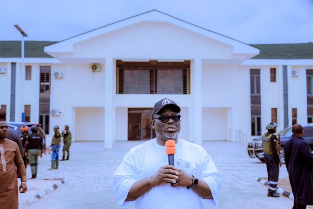 Oborevwor inspects market, pleads for Isoko votes